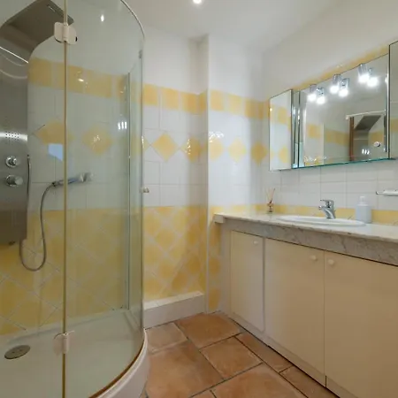 Unique! 2-br With Pool & Rooftop Apartman *