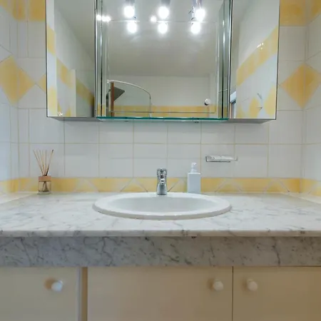 Apartman Unique! 2-br With Pool & Rooftop *