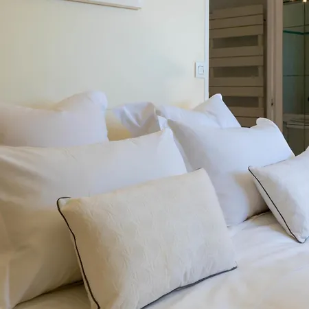 Unique! 2-br With Pool & Rooftop *