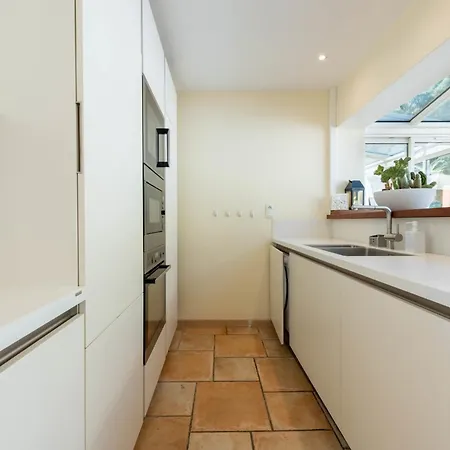 Unique! 2-br With Pool & Rooftop *