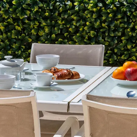 Unique! 2-br With Pool & Rooftop