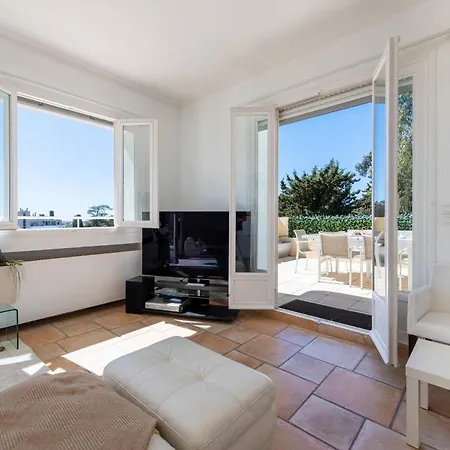 Unique! 2-br With Pool & Rooftop Apartman