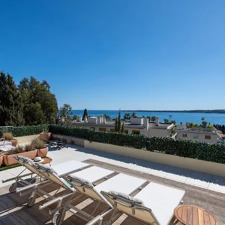 Unique! 2-br With Pool & Rooftop *