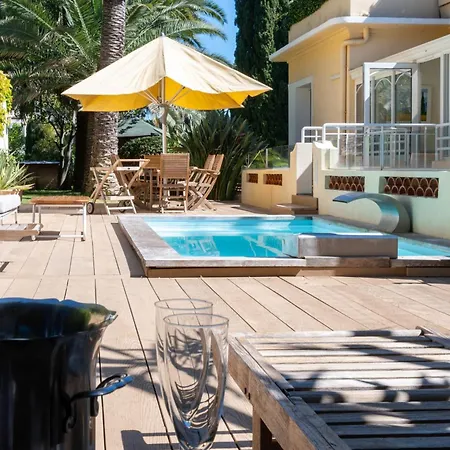 Unique! 2-br With Pool & Rooftop *