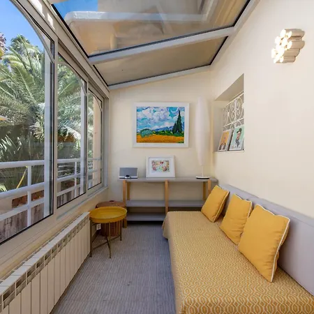 Unique! 2-br With Pool & Rooftop *