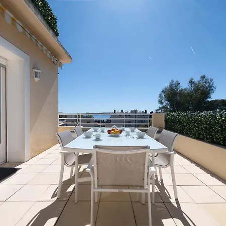 Unique! 2-br With Pool & Rooftop Daire