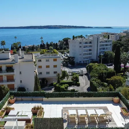 Unique! 2-br With Pool & Rooftop *